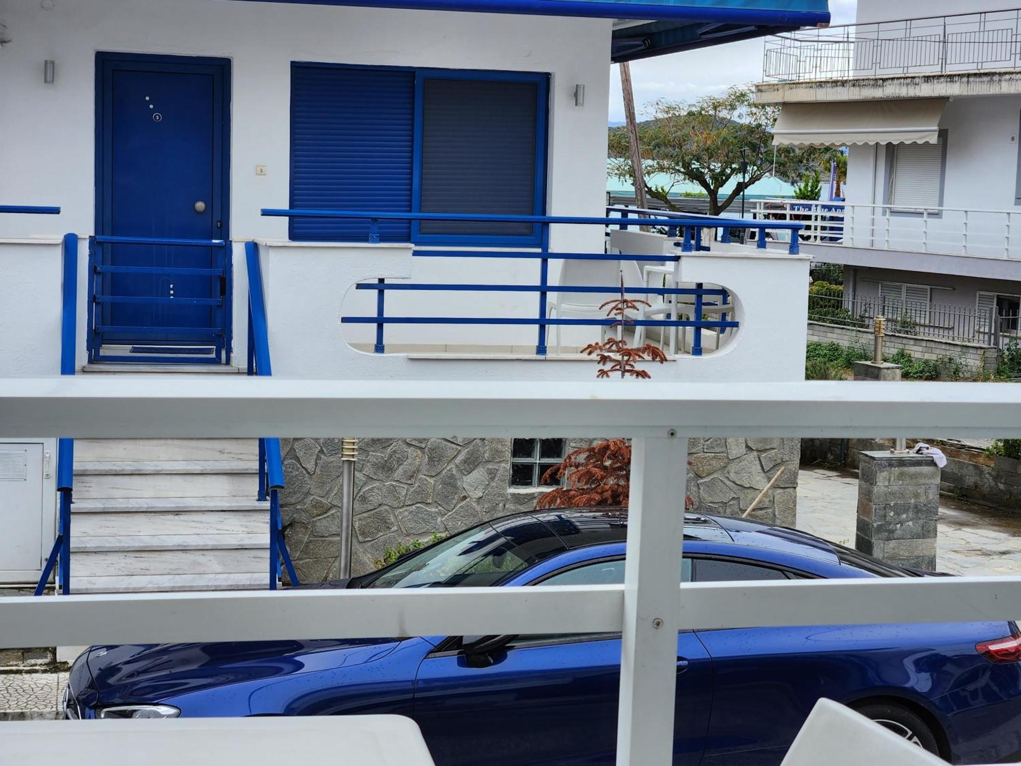 布鲁公寓和海滩酒店 Néa Péramos 外观 照片